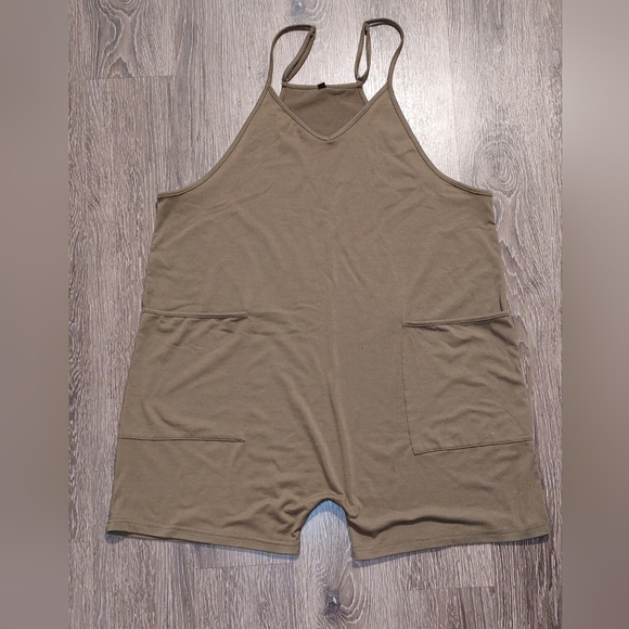 Casual Shorts Romper Size Large Adjustable Straps Stretch Knit Pockets Loose - Picture 1 of 9